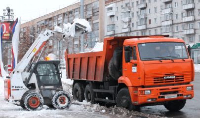 Вывоз снега в Иркутске.